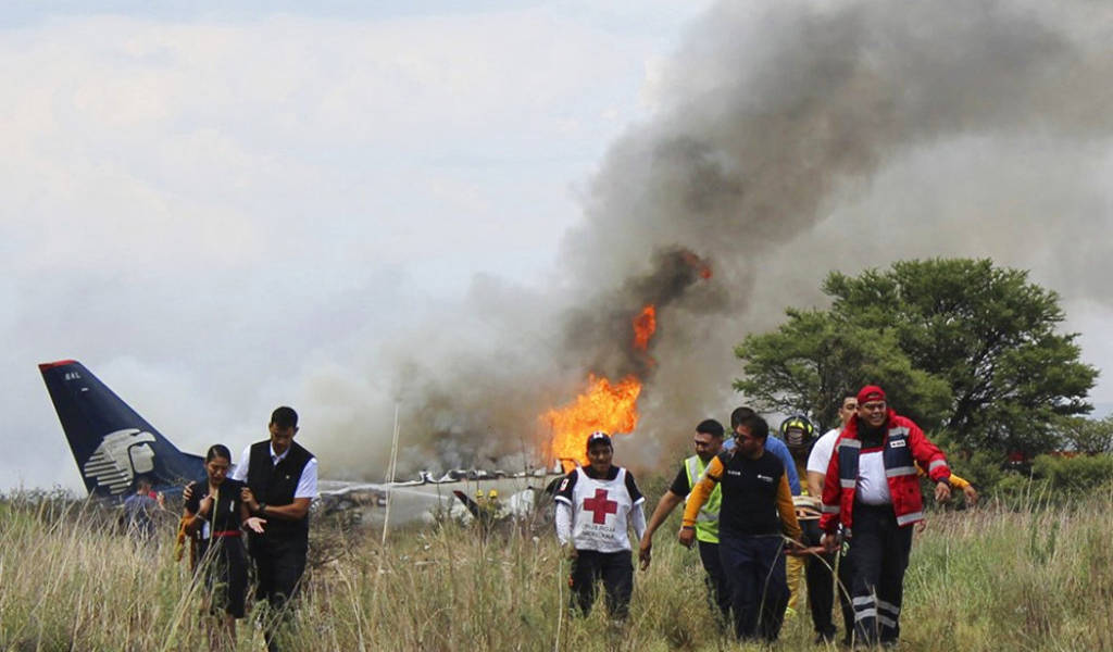 Todos sobreviven a accidente de avión en México