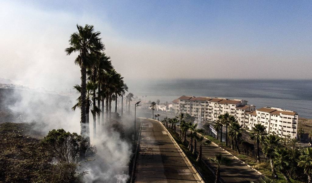 California: Ordenan evacuación de 50.000 personas por incendios
