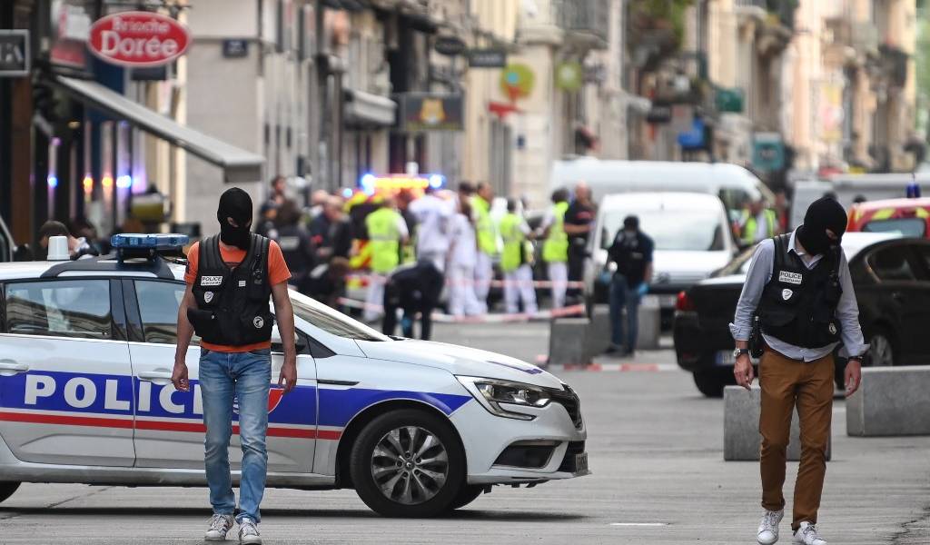 Francia: 8 heridos por explosión de paquete bomba