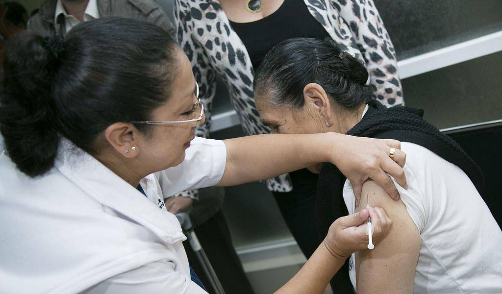 Ante preocupación por la supergripe, el Ministerio de Salud insiste en la campaña de vacunación contra la influenza