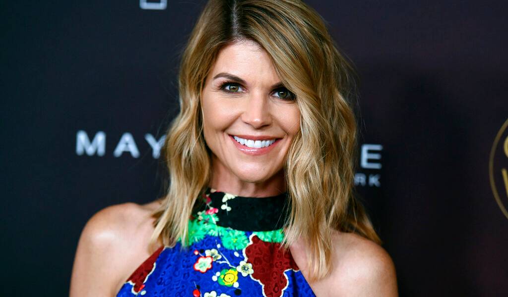 Lori Loughlin paga 1 millón de dólares por su libertad