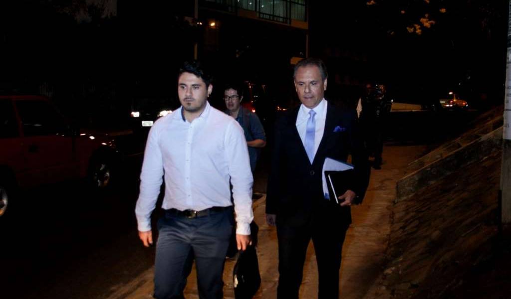 Pleno resuelve censura y destitución para Carlos Ochoa