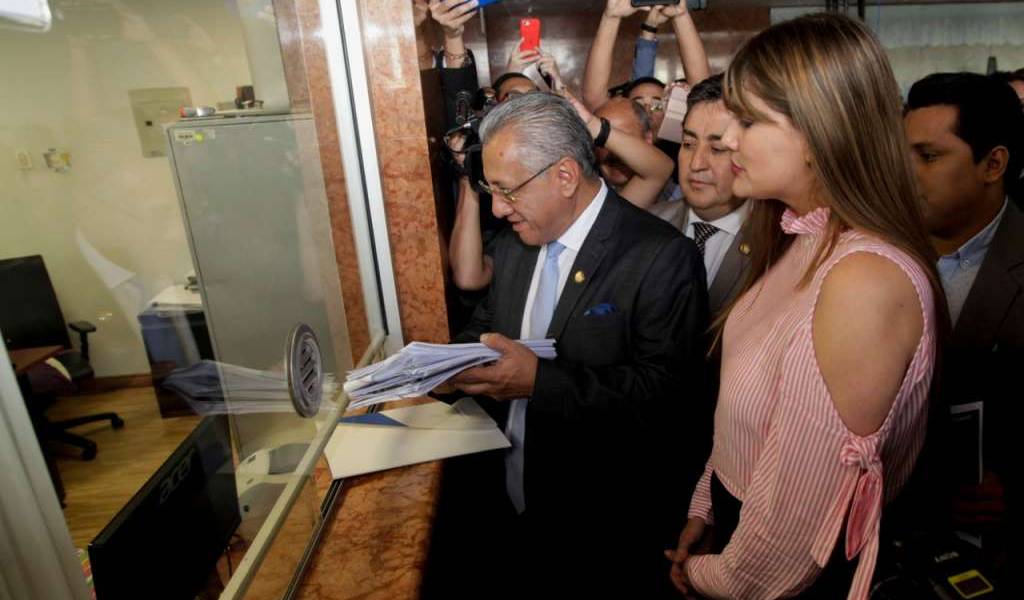 Solicitud de juicio político a canciller ingresa al Legislativo