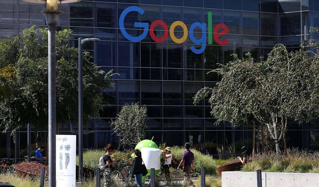 Empleados de Google piden que no trabaje con el ICE