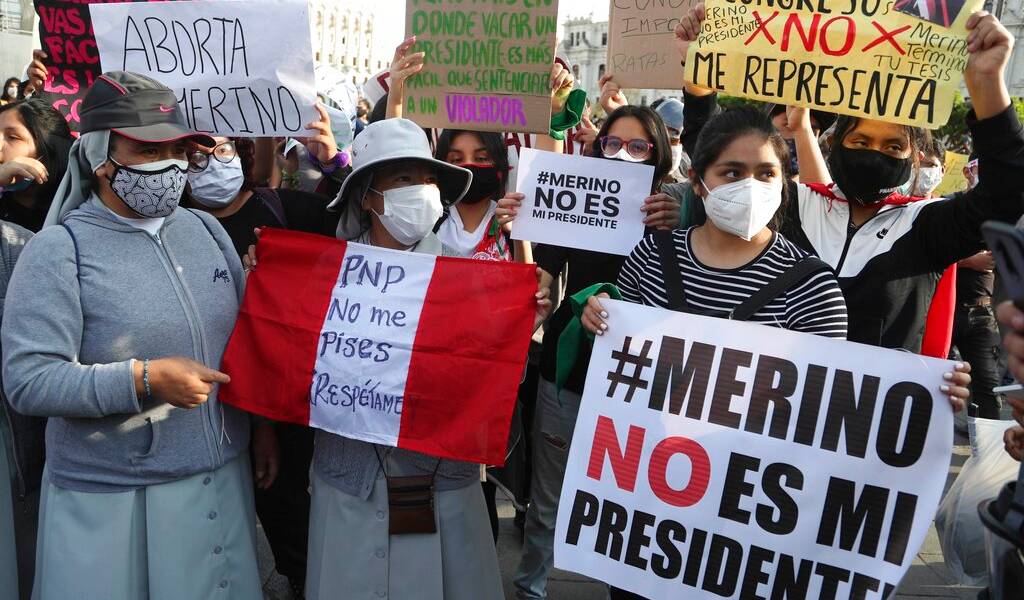 Merino renuncia a la presidencia de Perú en medio de protestas que dejan muertos, heridos y desaparecidos