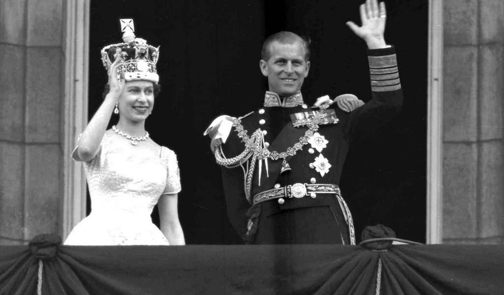 Isabel II y el príncipe Felipe celebran sus bodas de platino