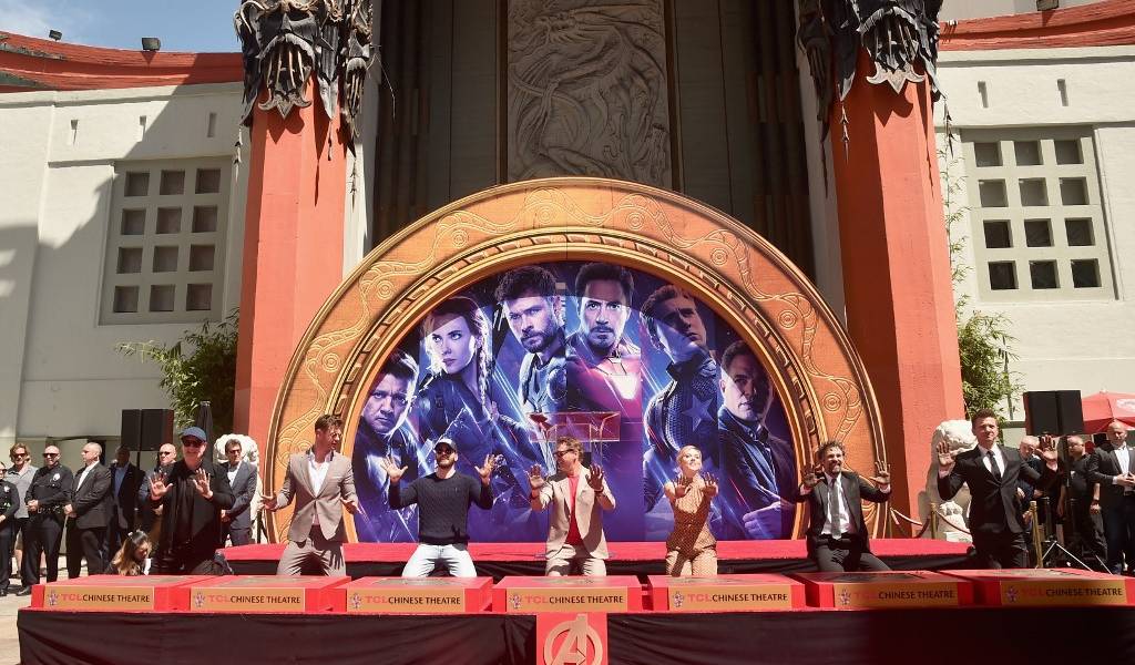 Los &quot;Avengers&quot; dejan su huella en Hollywood