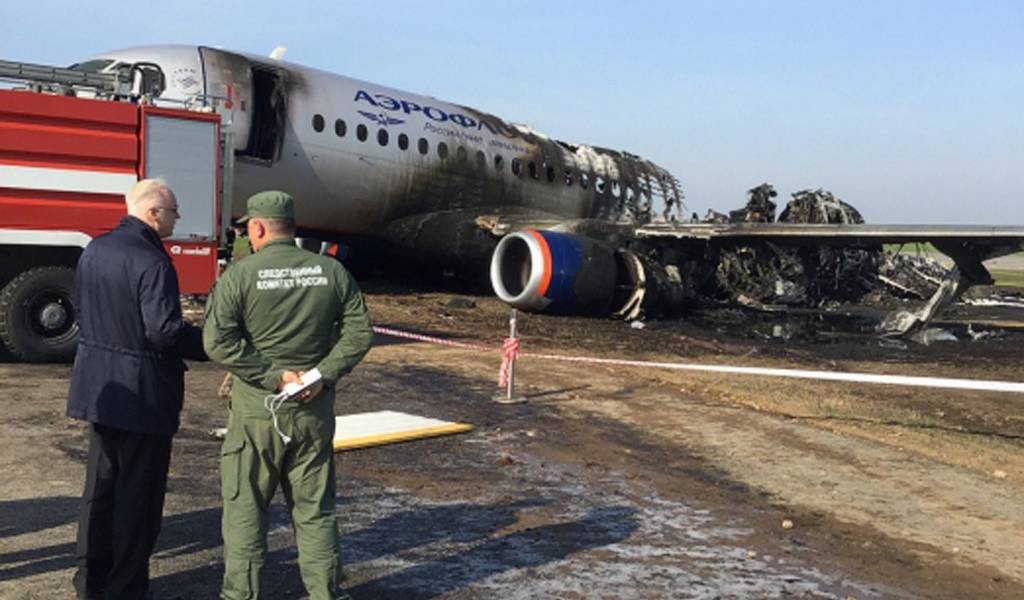 Rusia: 41 muertos en incendio en pleno vuelo