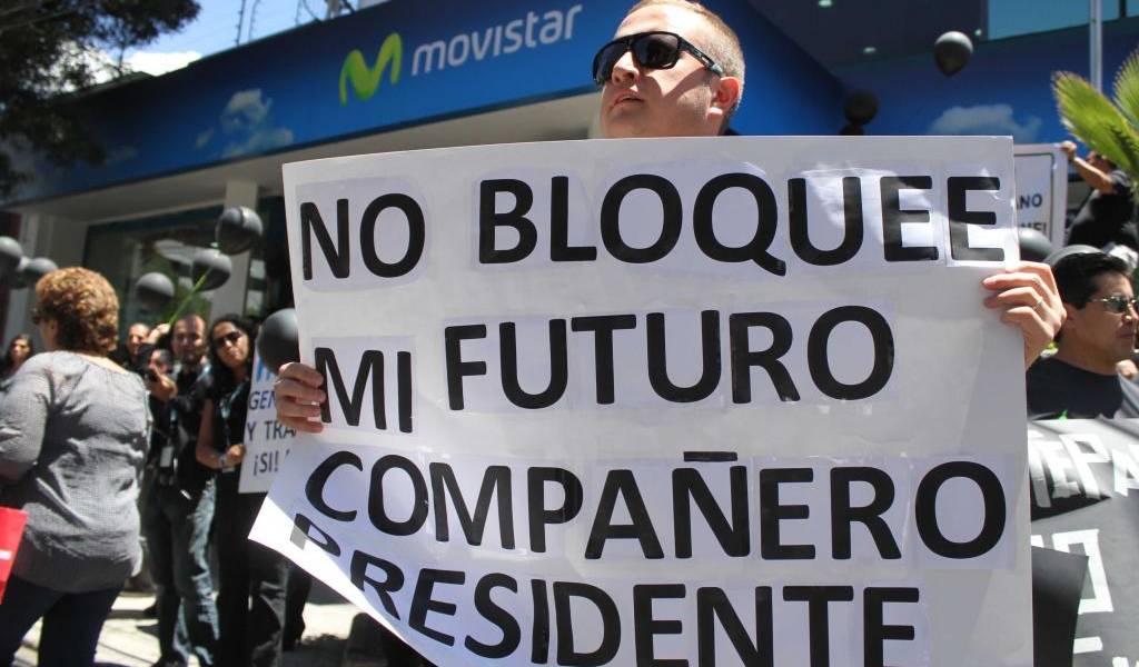 Empleados de Claro y Movistar salieron a las calles a reclamar por sus utilidades