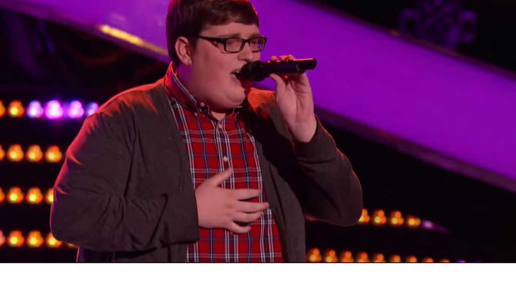 El joven que deslumbró con Chandelier a Adam Levine