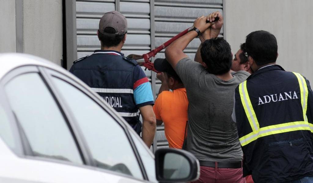 Fiscalía allana bodega de empresa de paquetería OGC en Durán