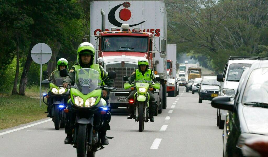 Guaidó advierte a militares que bloqueo de ayuda es crimen de &quot;lesa humanidad&quot;