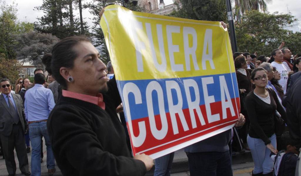 Protestas en Cuenca a favor y en contra del gobierno