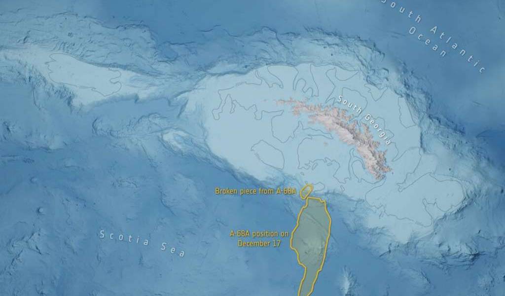 Un bloque de hielo del tamaño de una ciudad se desprende de un iceberg gigante