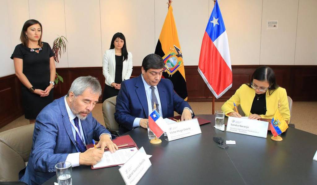 Ecuador y Chile firman protocolo sobre situaciones de desastre