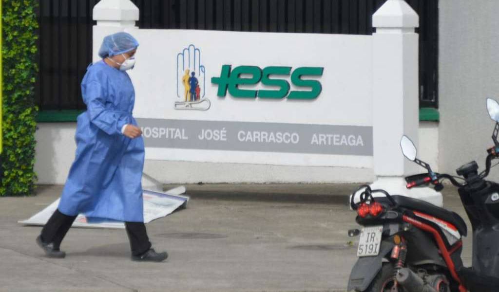 Separan a director general del IESS por contrato de mascarillas