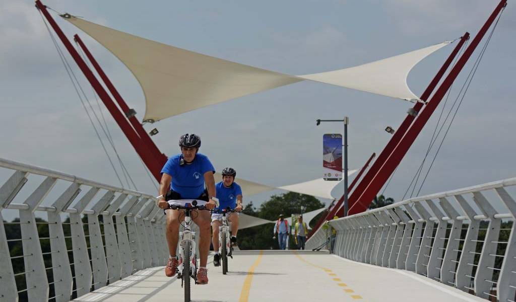 Correa resaltó ecoturismo de Santay en inauguración de puente