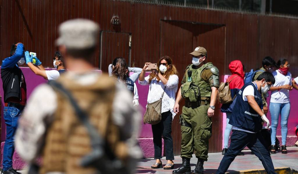 Perú exime de responsabilidad penal a militares que patrullan por coronavirus