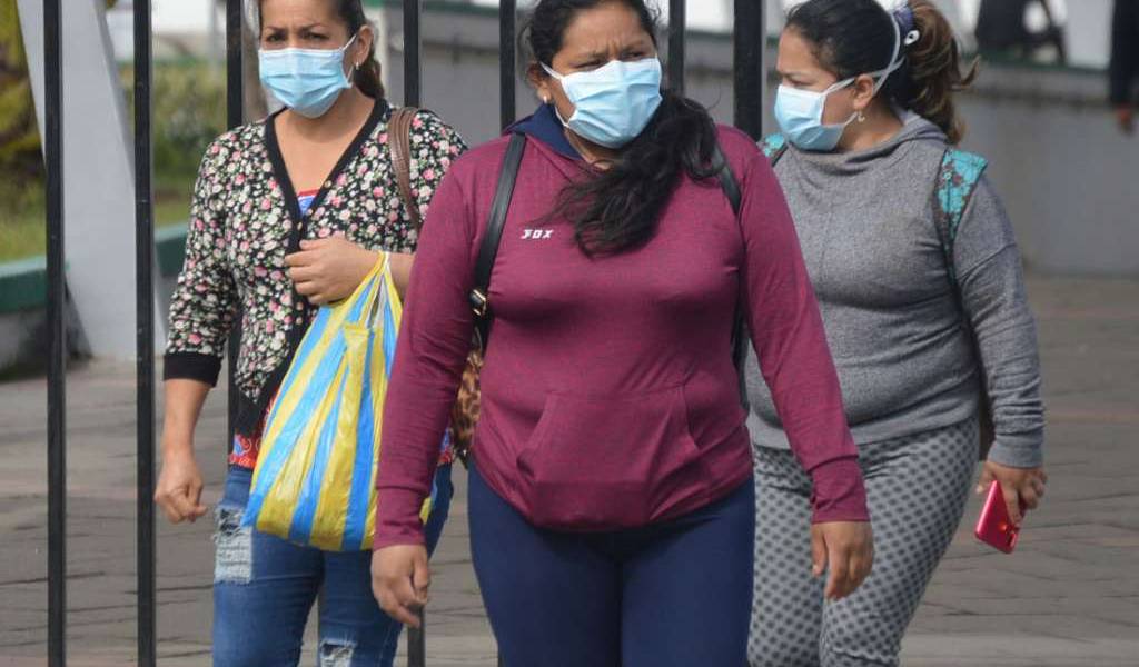 Cientos de personas buscan pruebas de coronavirus en laboratorios privados