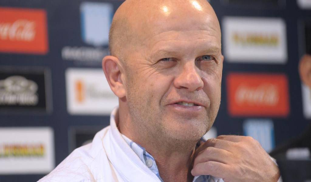 Carlos Ischia llegaría este miércoles a dirigir a Barcelona