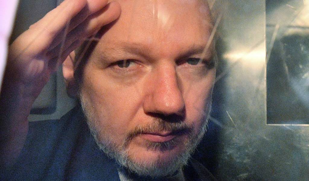 Entrega de cosas de Assange se hará en &quot;apego a la ley&quot;