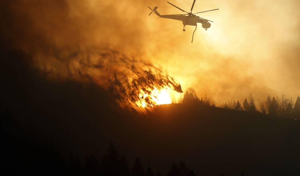 Declaran emergencia por incendio forestal en California
