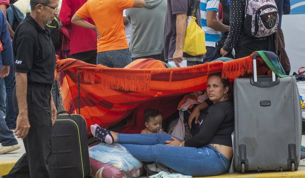 Miles de venezolanos continúan varados en Perú