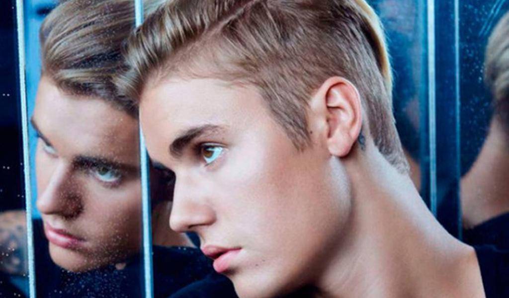 Justin Bieber suma un tatuaje a su colección, esta vez en la cara