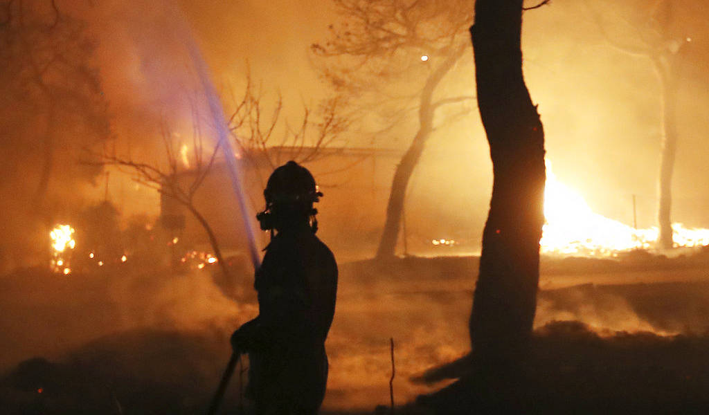 Suman 81 muertos por incendios en Grecia