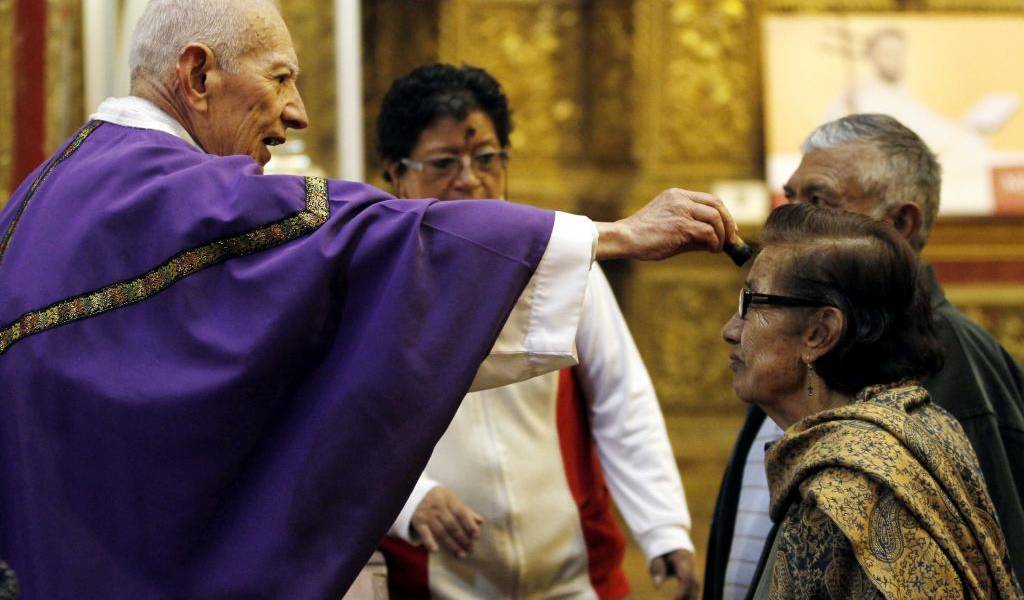 Más de 400 mil católicos en Guayaquil inician cuaresma con miércoles de ceniza