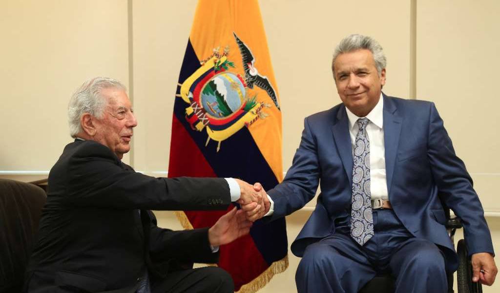 Moreno y Vargas Llosa dialogan sobre la democracia en Ecuador