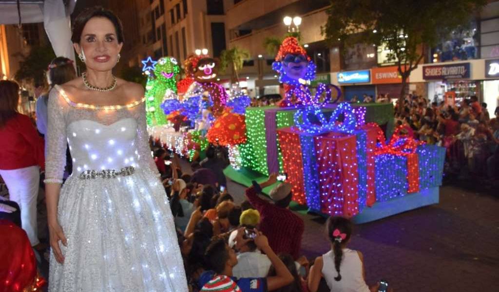 Guayaquileños disfrutaron de gran desfile de luces led