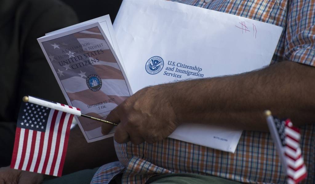 Trump anuncia suspensión de migración a EEUU por coronavirus