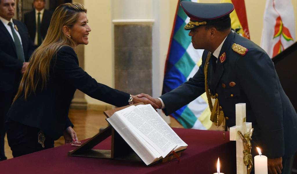 Bolivia: presidenta interina nombra nueva cúpula militar