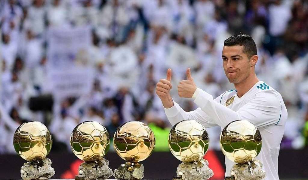 Cristiano Ronaldo ofrece su quinto Balón de Oro al Bernabéu