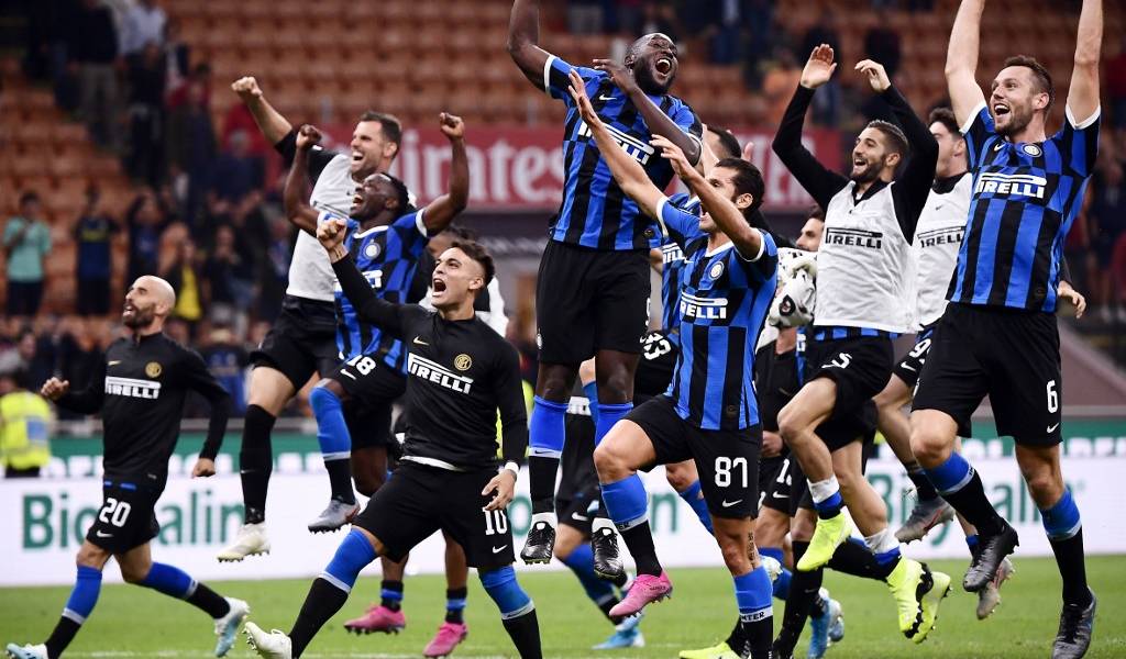 Inter de Milan sigue líder tras ganar el clásico della Madonnina