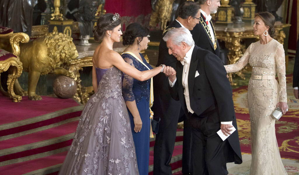 Vargas Llosa toma partido por España en polémica con AMLO