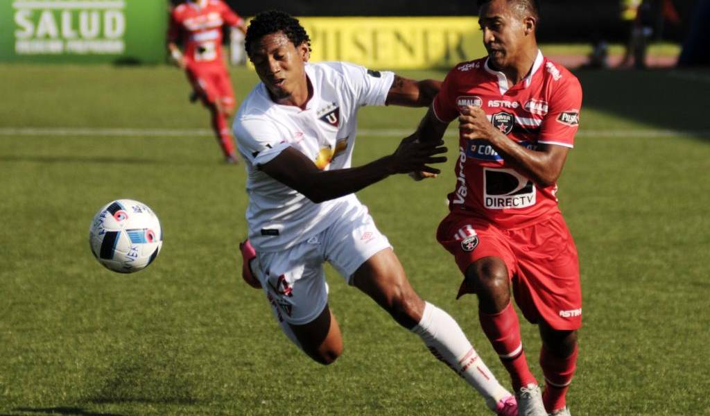 Aguinaga consigue de visita su primer triunfo con Liga de Quito