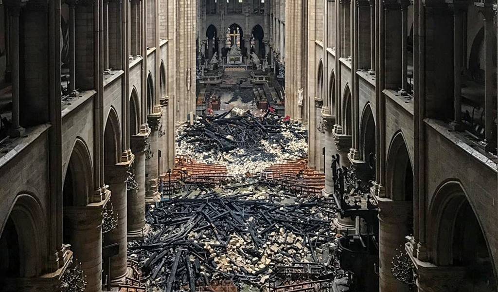 Notre Dame sería reconstruida &quot;en cinco años&quot;