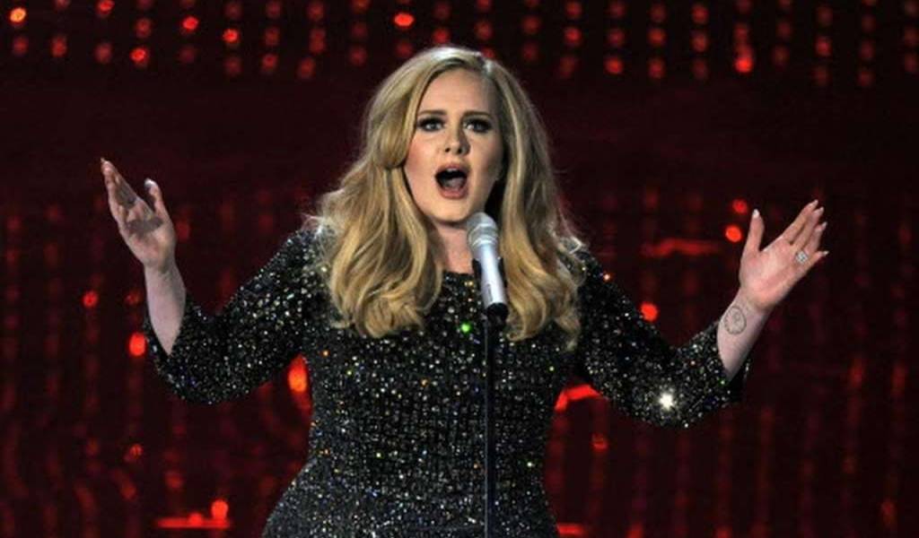 Las impactantes fotos de Adele en la playa tras su espectacular pérdida de peso
