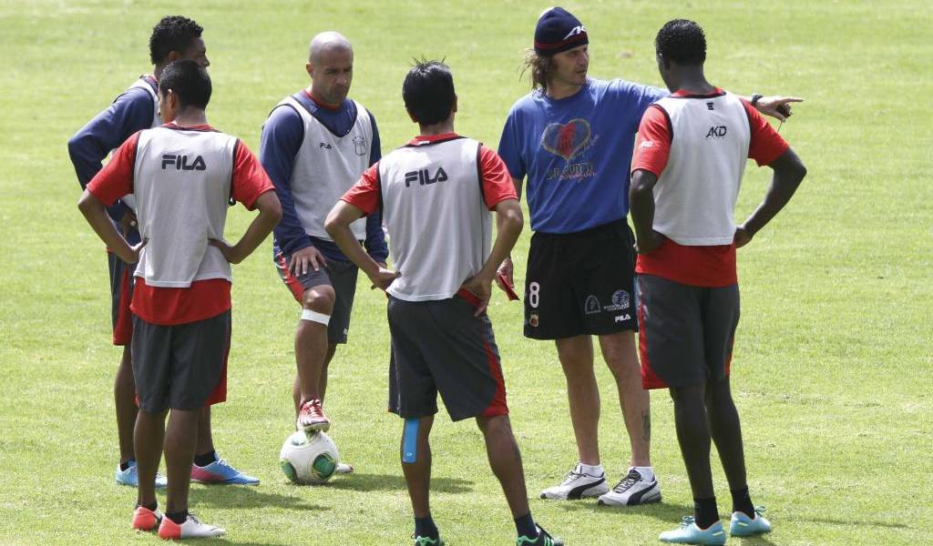 Deportivo Quito hace oficial la separación de 10 jugadores