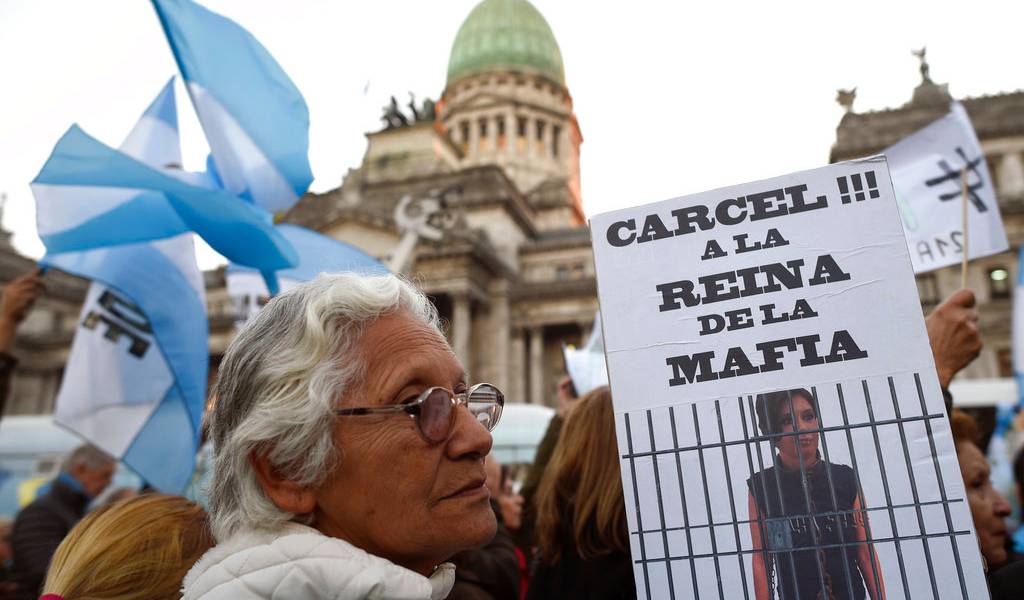 Autorizan allanamiento de residencias de Fernández