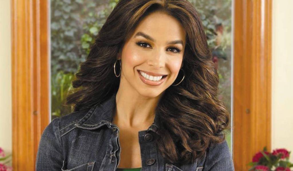 El sorprendente parecido entre Bibi Gaytán y sus 2 hijas