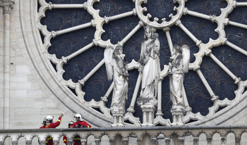 Critican millonarias donaciones para Notre Dame