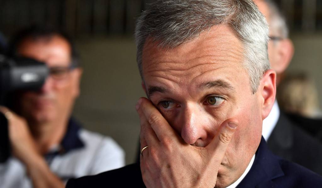 Renuncia ministro francés por escandalosos gastos