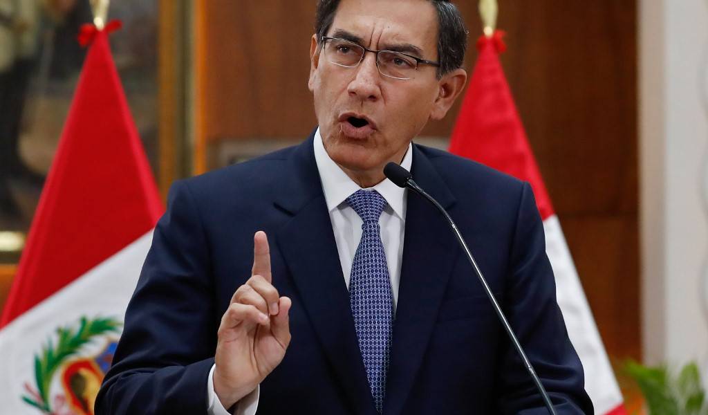 Presidente de Perú anuncia disolución del Congreso