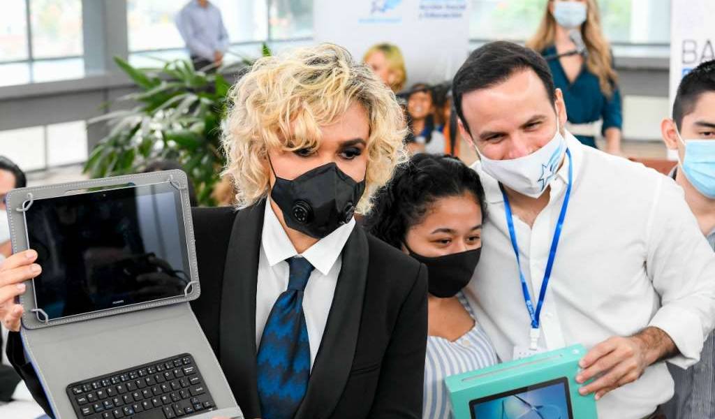 Municipio de Guayaquil reduce entrega diaria de tablets por contagios