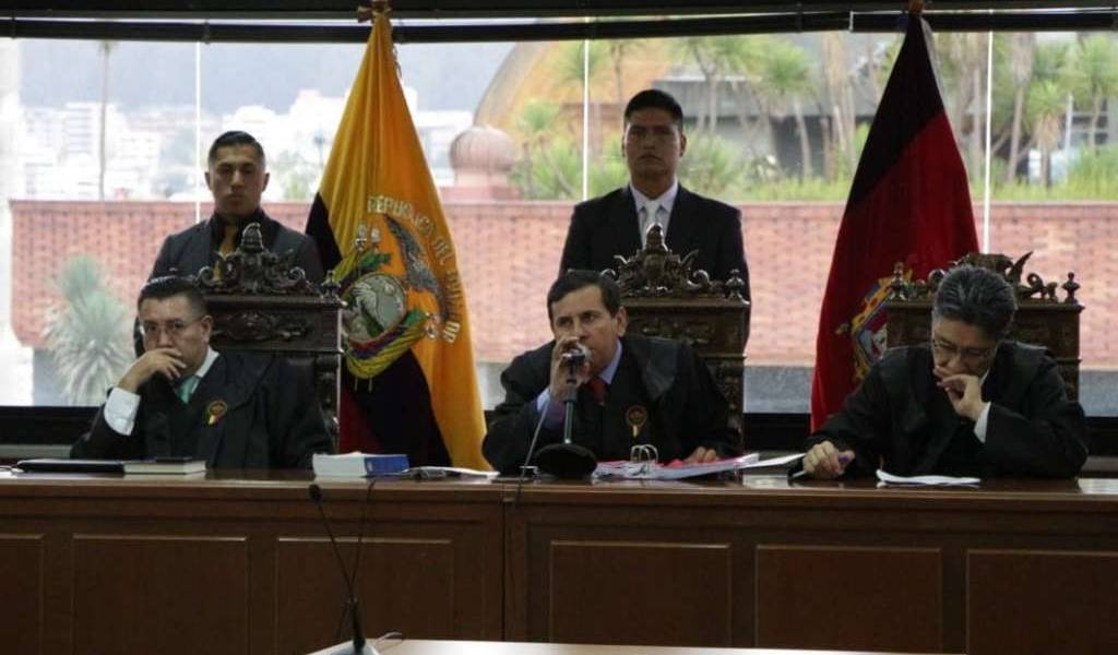 Caso Sobornos: Juez rechaza CD que defensa de Correa pretendía incluir como prueba