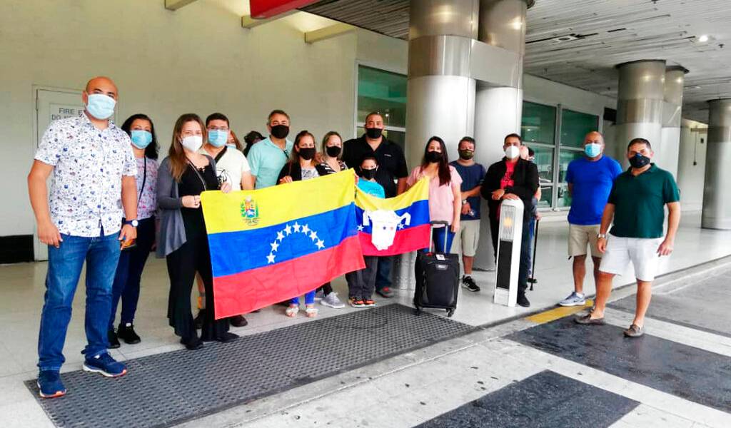 Latinoamericanos siguen estancados en EEUU por la pandemia