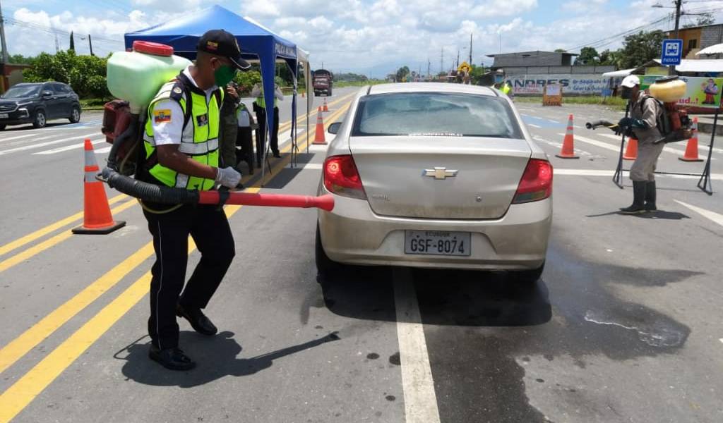 Fumigan las calles de Guayas por coronavirus